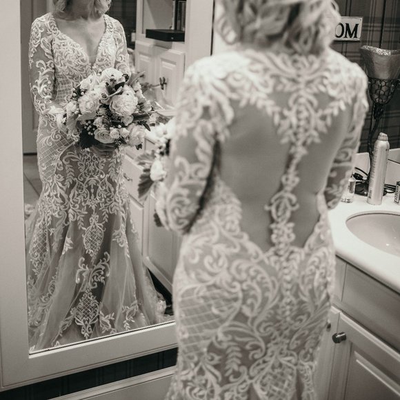 Sottero and Midgley Wedding Gown Size 8 in Ivory Over Nude - Picture 4 of 12